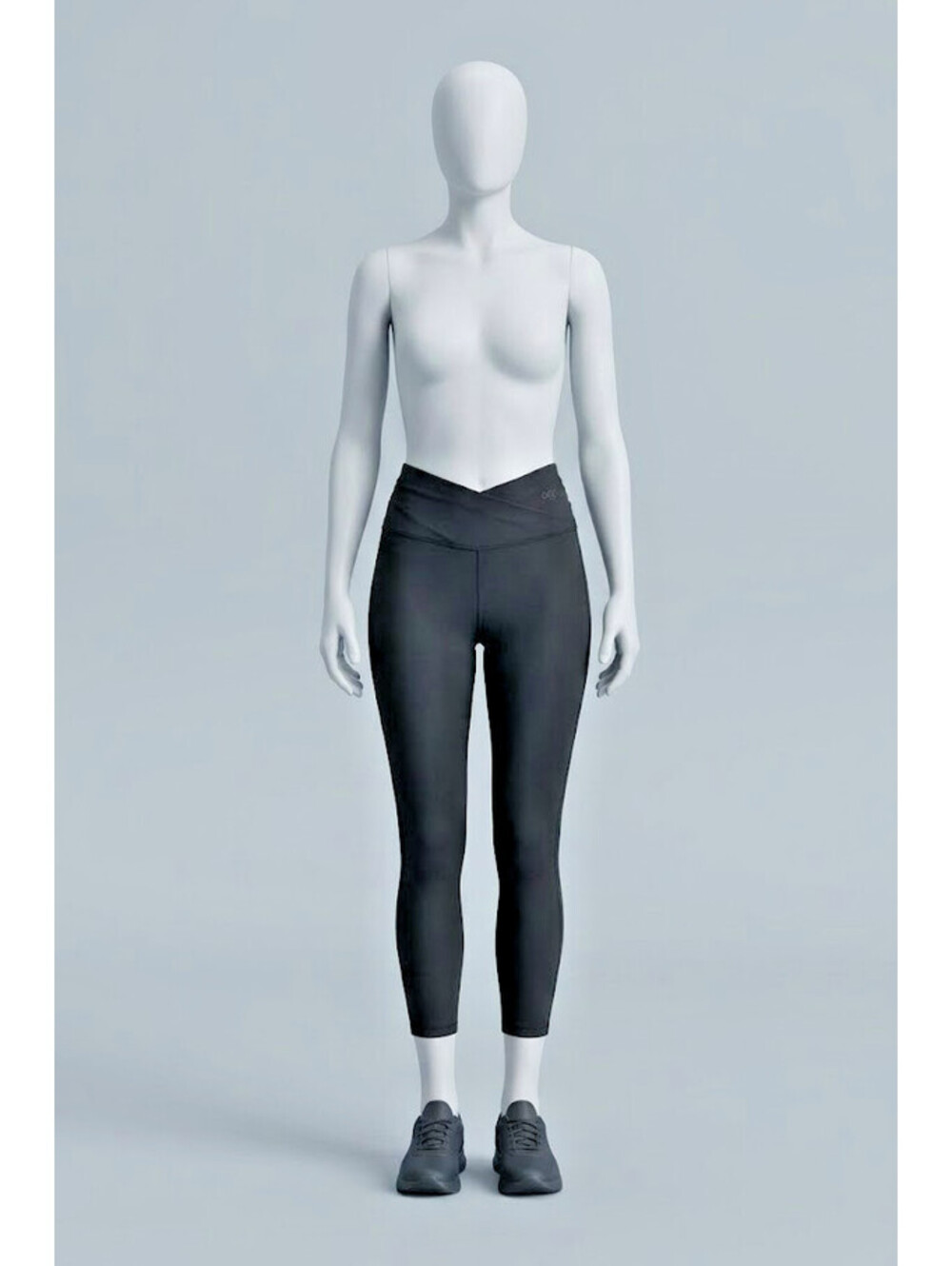 VOGO Athletica Women's Size M Black Capri Leggins Crossover Waist Cropped